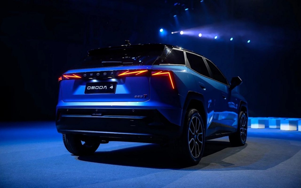 Omoda C4 - зад.jpg