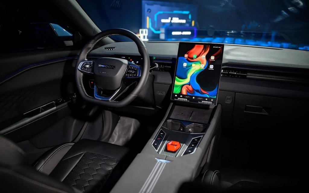 Omoda C4 - салон.jpg