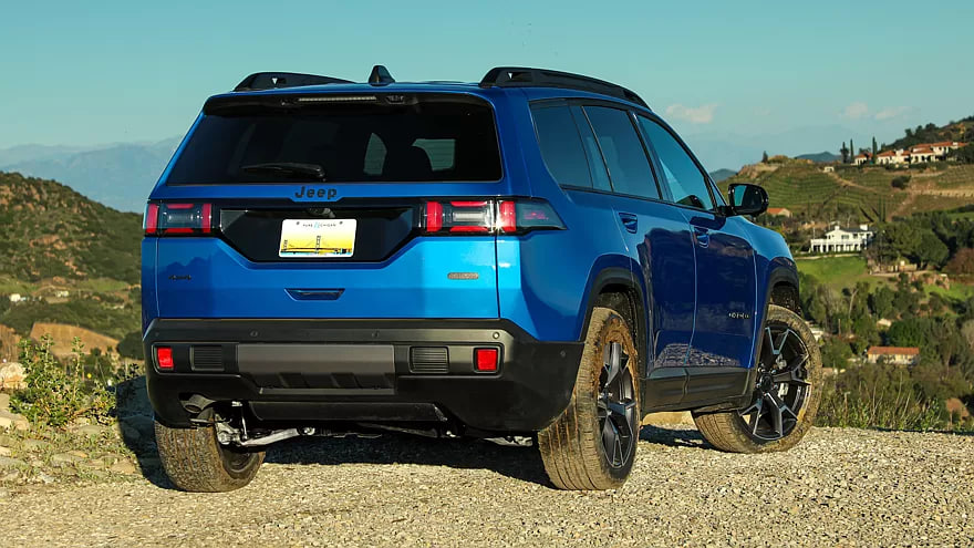Jeep Cherokee Trailhawk - зад.jpg Jeep Cherokee Trailhawk - зад.jpg