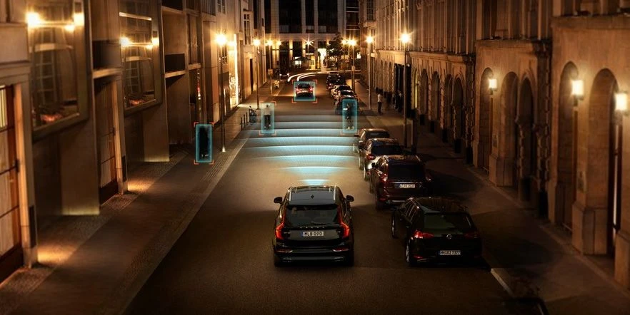 Исследование IIHS: технологии Volvo Cars City Safety снижают ДТП, связанные с наездом на впереди идущий автомобиль, на 41%, телесные повреждения - на 48%