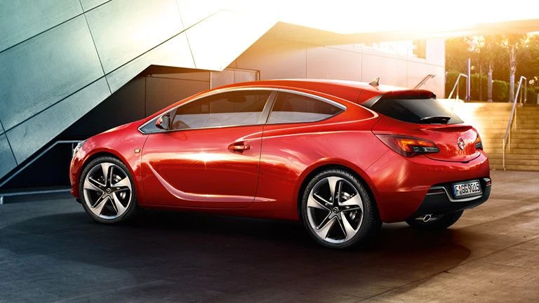 Тест-драйв изысканного автомобиля Opel Astra GTC