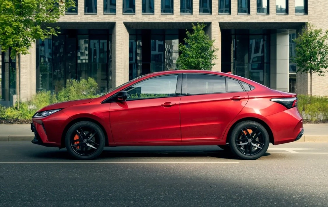 Десять брендов, два тренда: как менялись цены на новые авто в марте