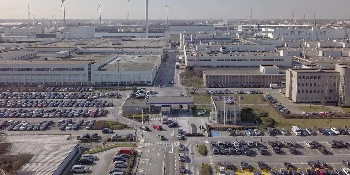 Volvo Cars представляет первую установку солнечных электрогенераторов на заводе в Генте