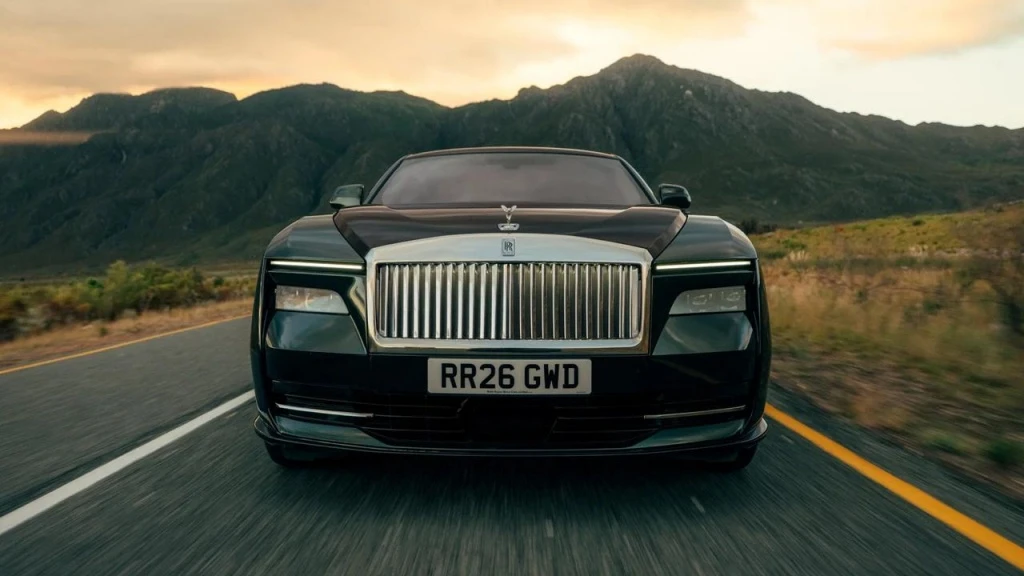 Rolls-Royce обновил электрический Spectre: еще больше мощности