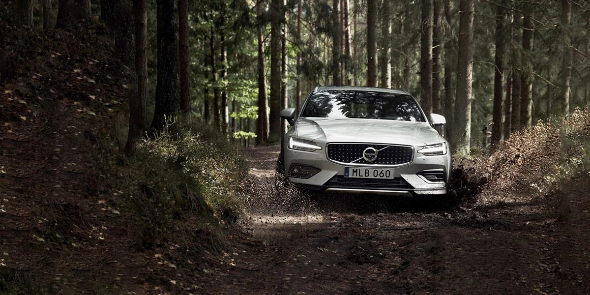 Volvo Car Russia открывает приём заказов на семейный универсал V60 Cross Country 