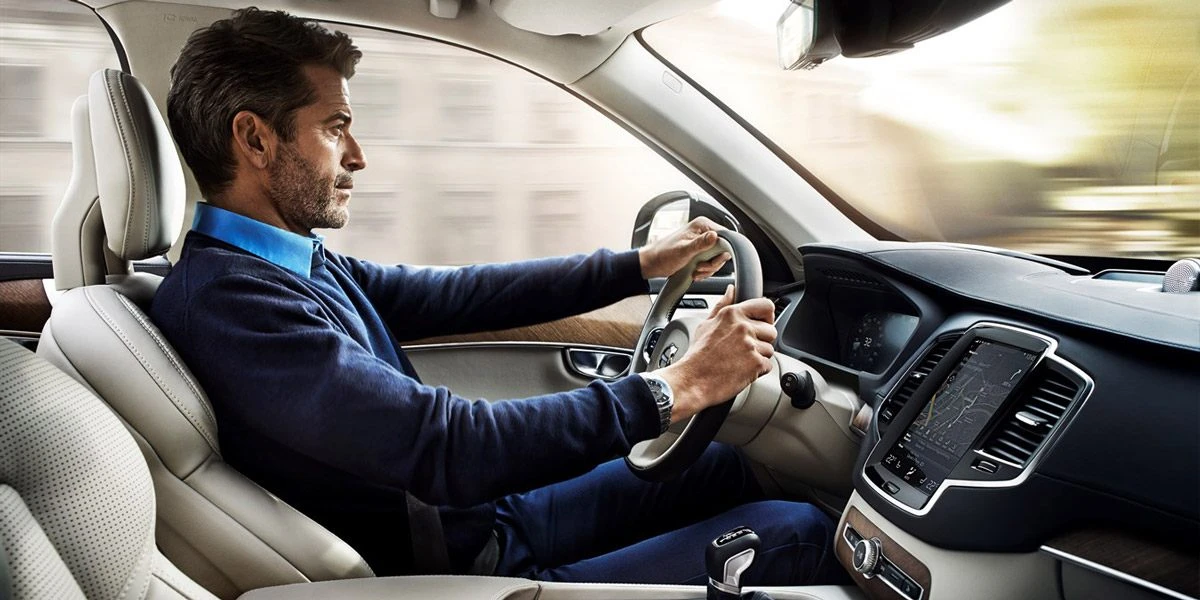 Volvo Cars расширяет функционал комплекса систем безопасности IntelliSafe для ранее произведённых автомобилей