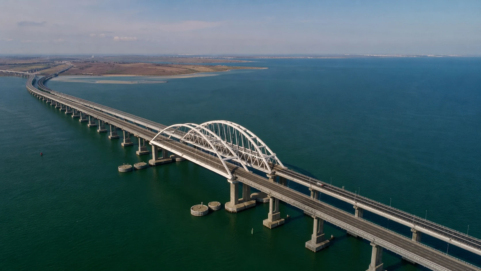 Проезд по Крымскому мосту в 2026 году: кому разрешен, а кому запрещен