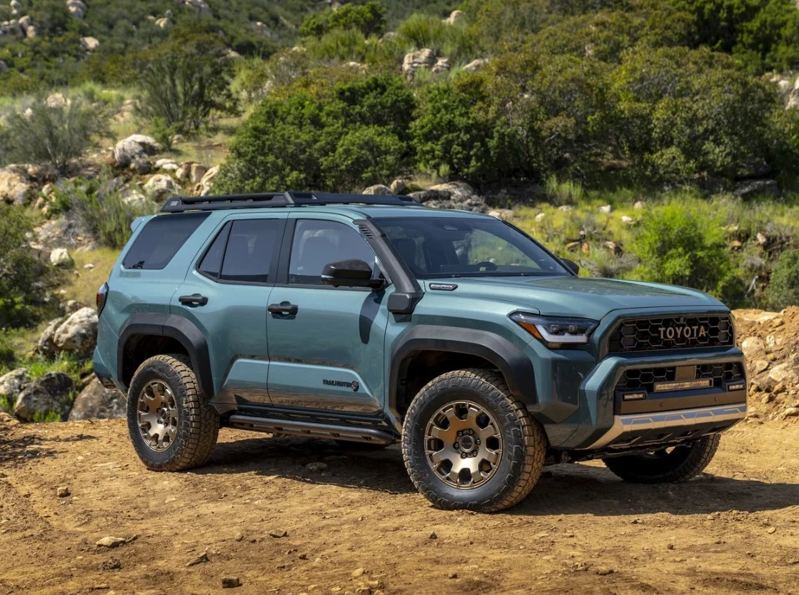 Toyota 4Runner вернулся в Россию: сколько стоит легендарный внедорожник