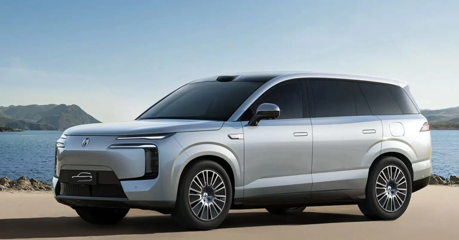 В Китае представили BYD Denza N8L: новый электрокроссовер с большой батареей