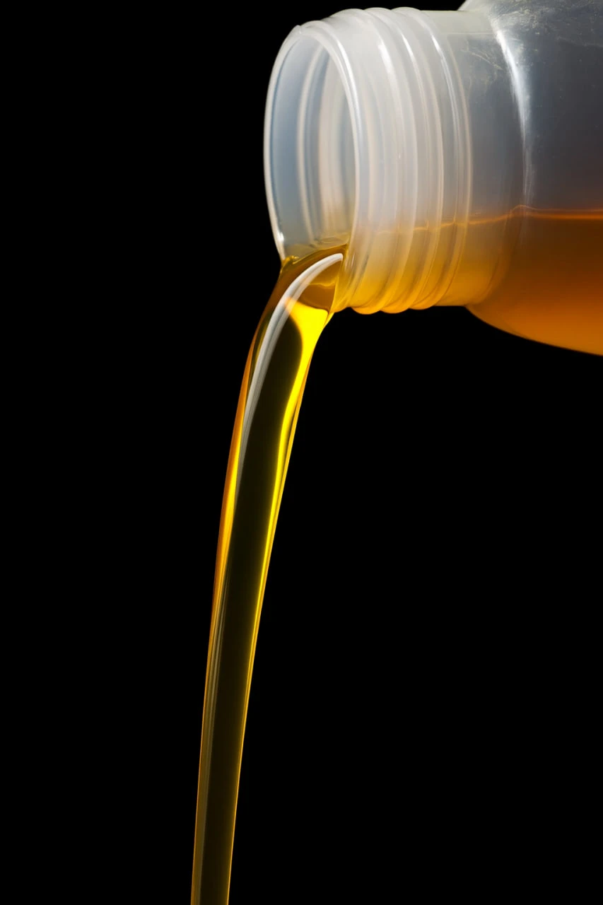 Можно ли смешивать моторные масла разной вязкости: эксперт сделал неожиданный вывод