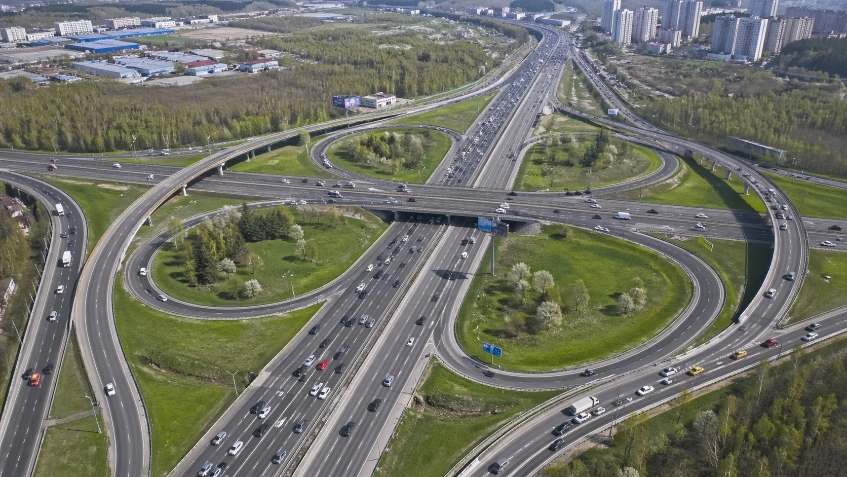 Берегитесь 40-го километра: названы самые опасные участки МКАД и вылетных 