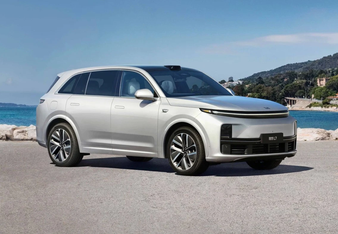 Электрическая революция 2025: почему Китай выпускает 70% мирового объема “авто с розеткой”?