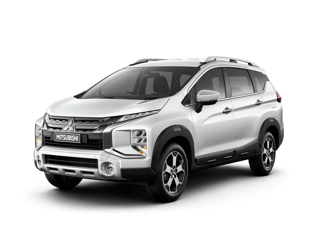 В России начались продажи Mitsubishi Xpander и Xpander Cross: комплектации и цены