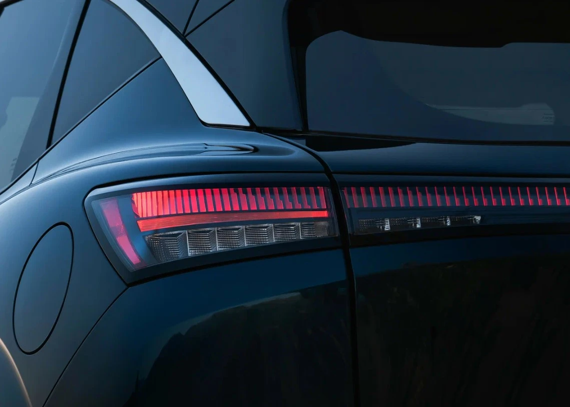 Белый дым из выхлопной трубы: когда это безобидный пар, а когда — приговор двигателю?