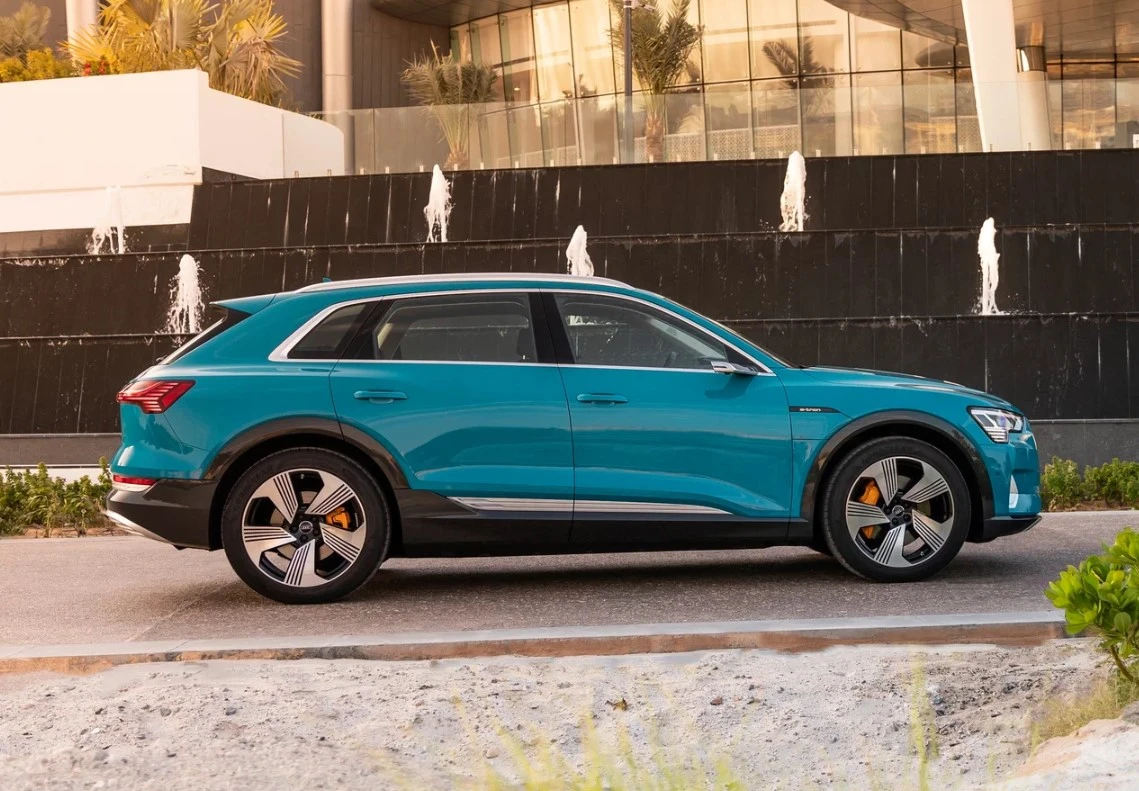 Audi зарегистрировала в России товарный знак E-tron: что это значит