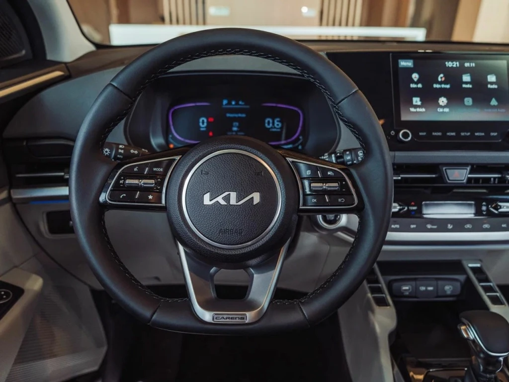 Семиместный «кореец» из Индии: в России начали продавать Kia Carens