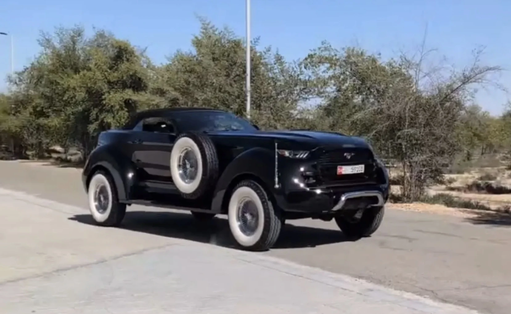 Королевский Мустанг: арабский шейх купил внедорожный вариант маслкара