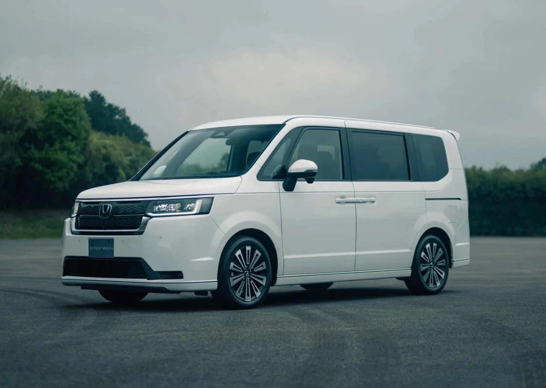 В Россию привезли Honda Stepwgn: семейный минивэн по цене «Весты»