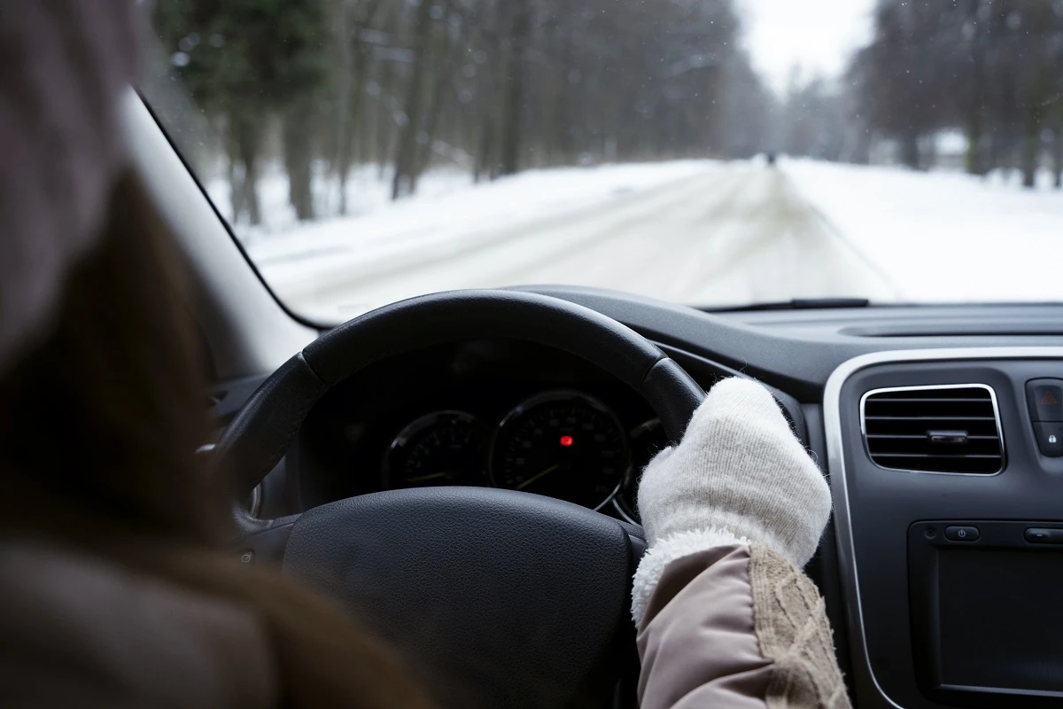 Что надо обязательно возить в машине зимой: советы эксперта