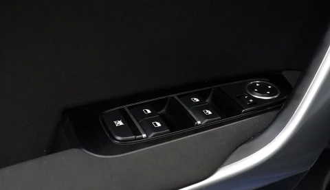 Замена кнопки стеклоподъемника Hyundai Solaris