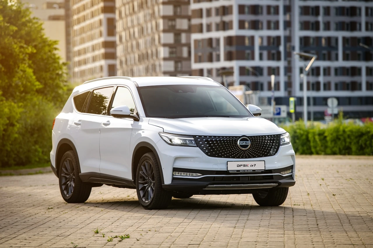 Семиместный полноприводный кроссовер DFSK ix7 получил обновления