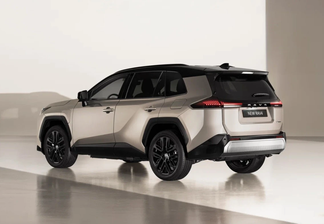 Новое поколение японского бестселлера в России: сколько стоит Toyota RAV4 2026 года