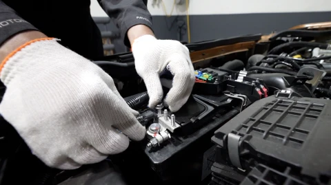 Замена клеммы аккумулятора Hyundai Equus