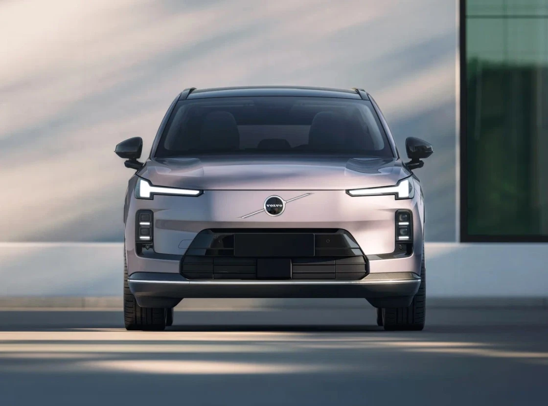 Это больше не универсал: легендарный Volvo XC70 возвращается в Россию в новом качестве