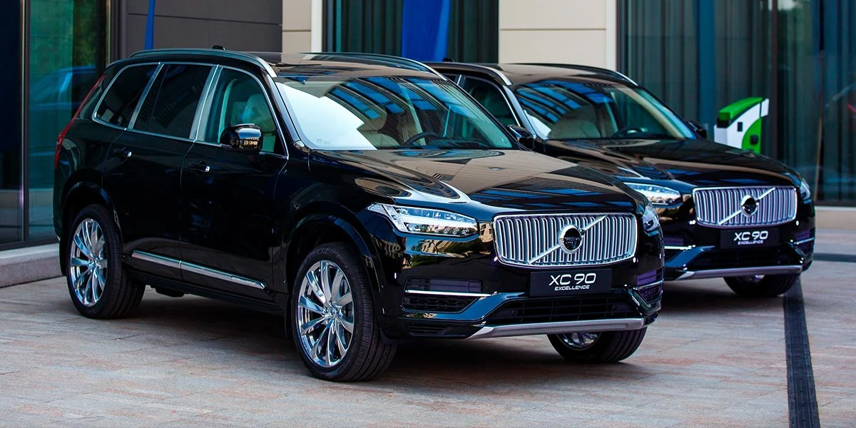 Volvo Car Russia впервые представила в России подзаряжаемый от электросети гибридный внедорожник XC90 T8 Twin Engine и его люксовую версию Excellence