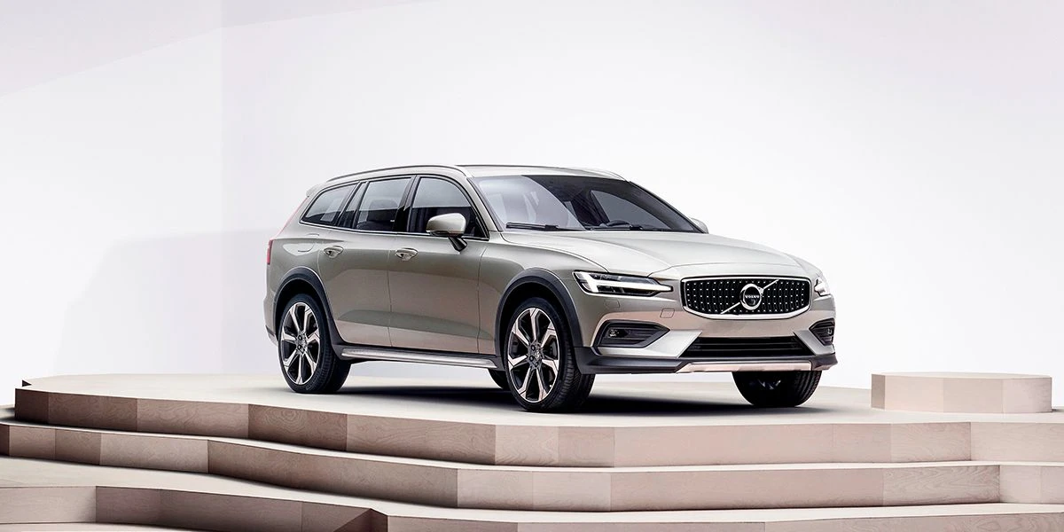 Новый Volvo V60 Cross Country – семейный универсал для приключенческих маршрутов