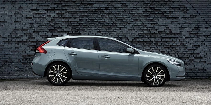 VOLVO CARS представляет обновлённые V40 И V40 Cross Country