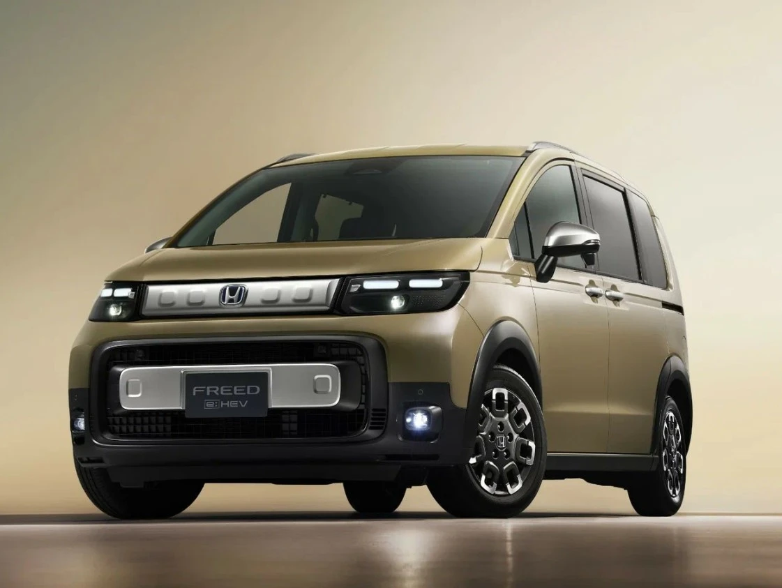 Японский минивэн по цене «Весты»: где купить новый Honda Freed