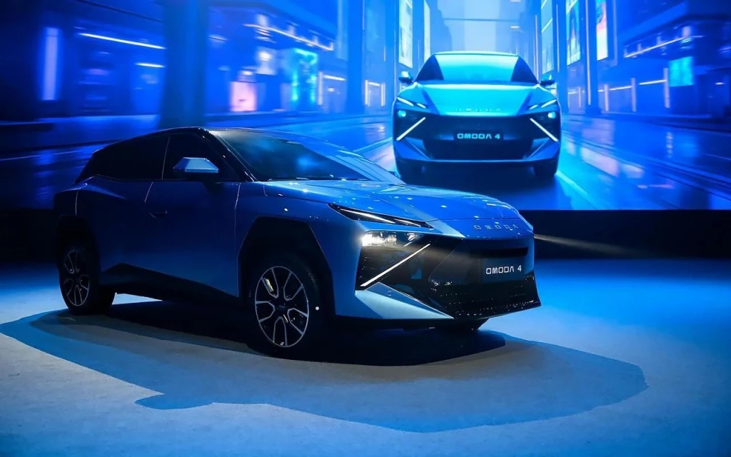 Стиль «кибер-меха» и фонари-молнии: как выглядит новая Omoda 4
