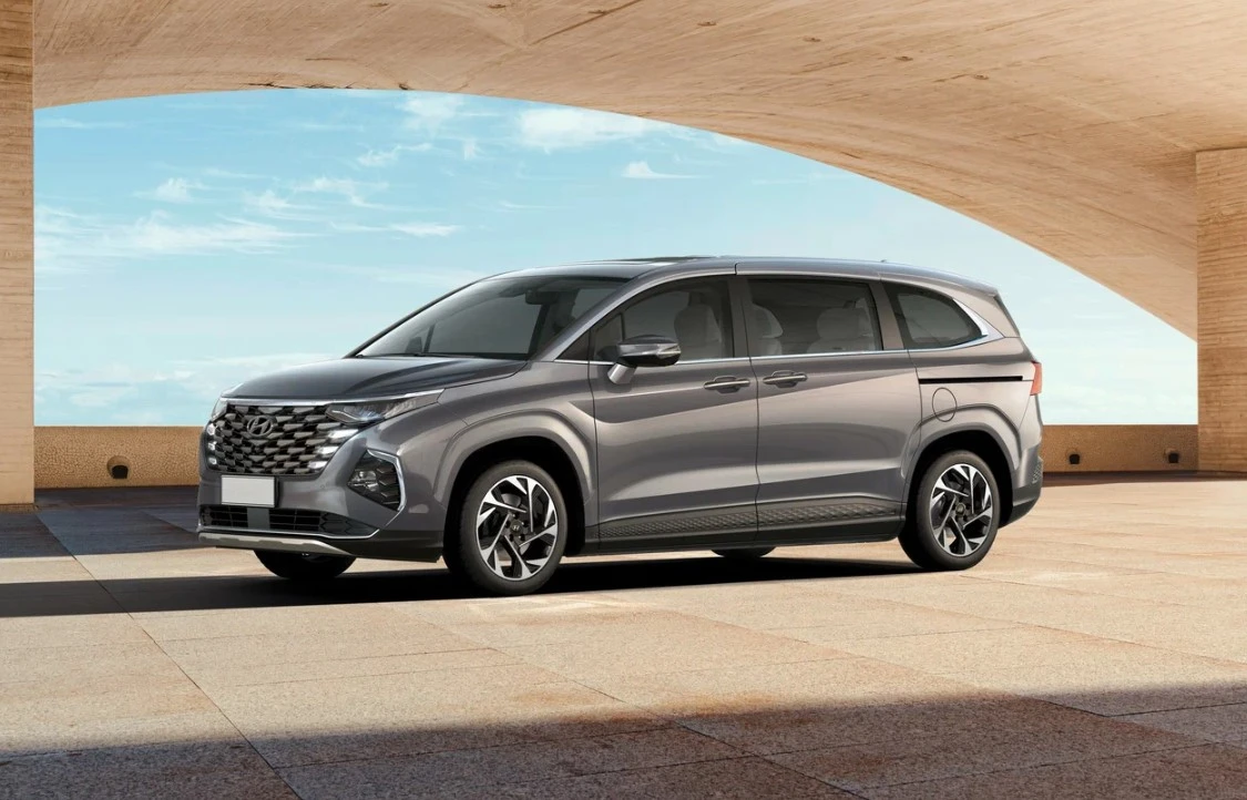 В России начали продавать практичный семейный минивэн: цены и комплектации Hyundai Custin